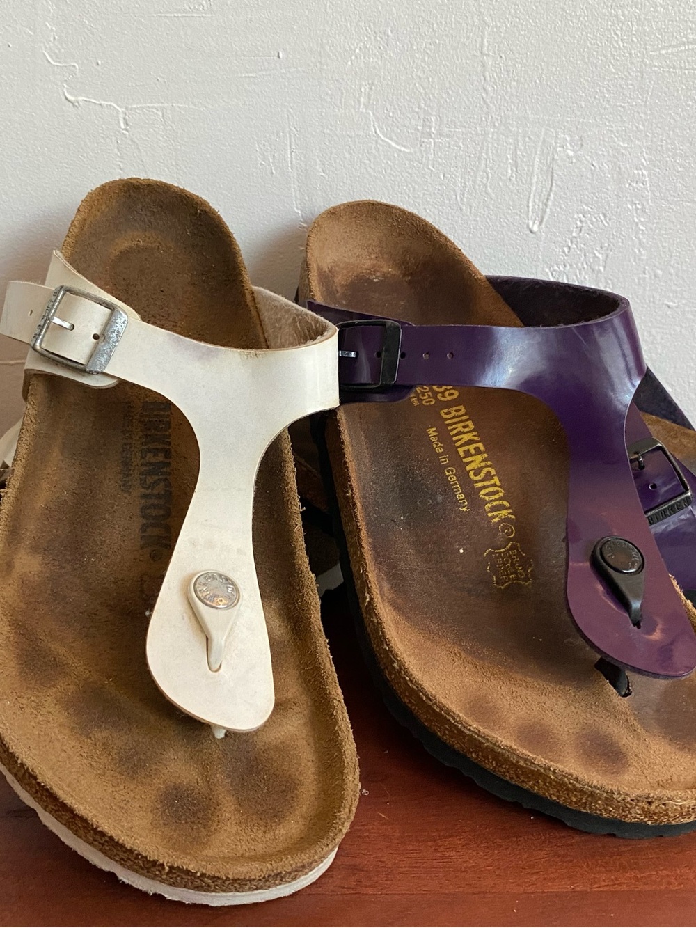 LOT 2 Pre-owed Birkenstock Women’s White and Purple Gizeh Sandals 39/8